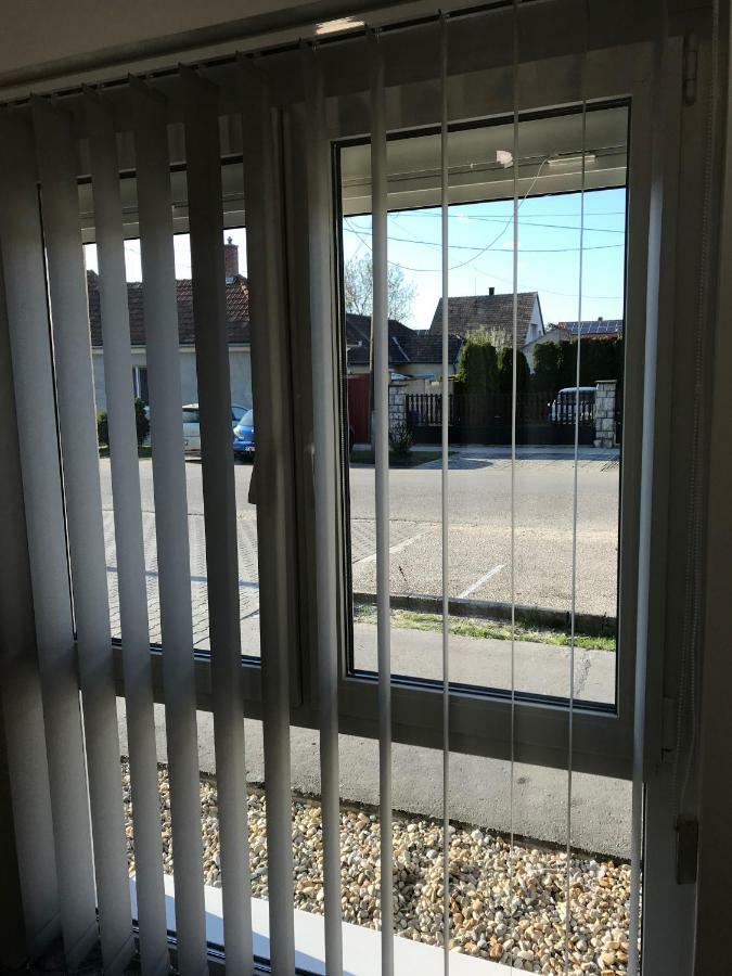Swiss Apartment Mosonmagyaróvár Екстериор снимка