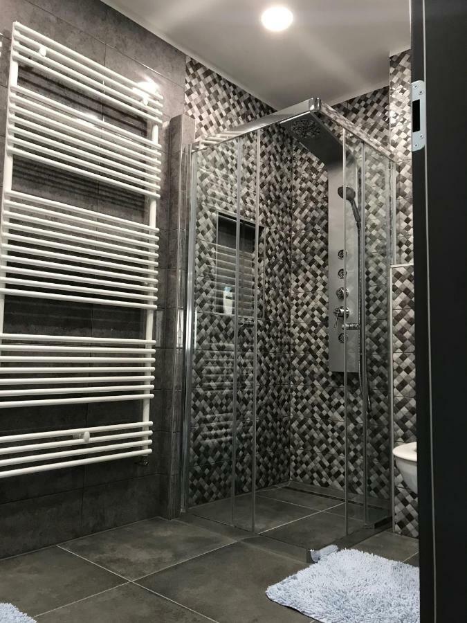 Swiss Apartment Mosonmagyaróvár Екстериор снимка