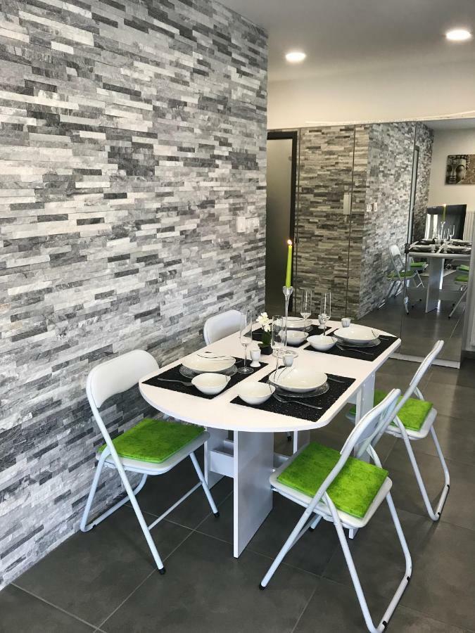 Swiss Apartment Mosonmagyaróvár Екстериор снимка