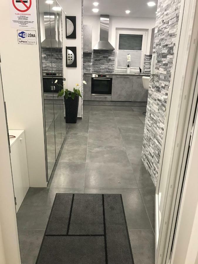 Swiss Apartment Mosonmagyaróvár Екстериор снимка