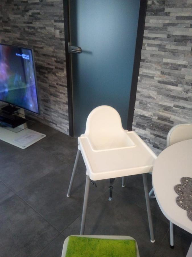 Swiss Apartment Mosonmagyaróvár Екстериор снимка